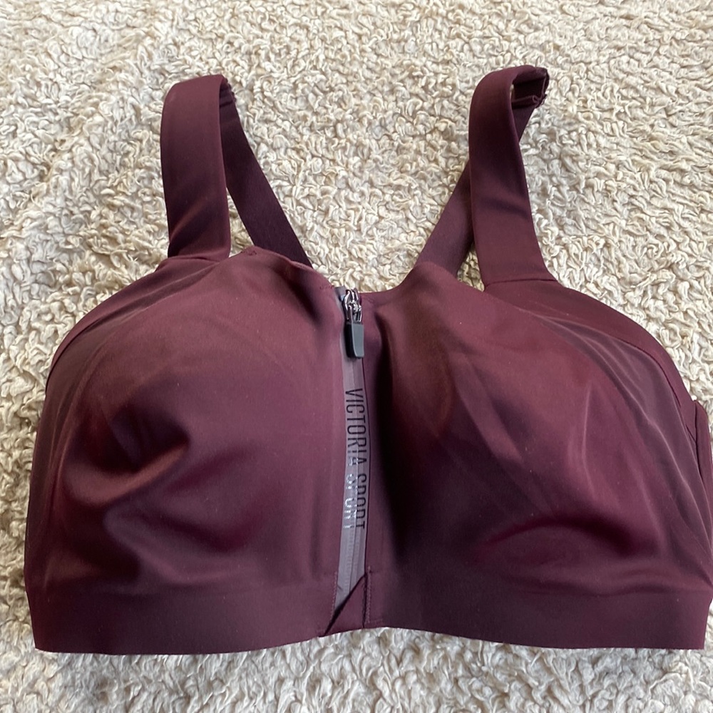 Incredible knockout Victoria secret spots bra 34DDD
